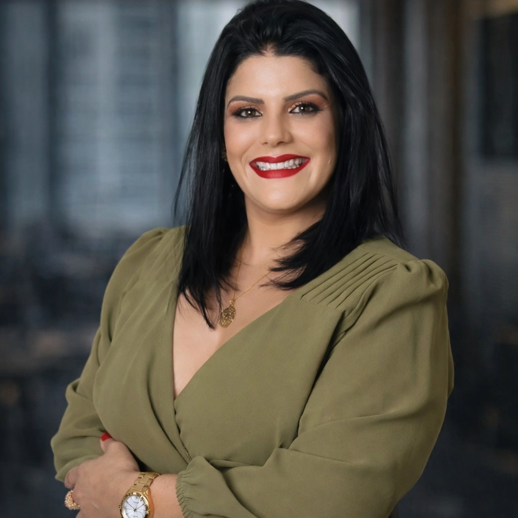 Dra. Carina Rocha, especialista em Especialista em Direito Constitucional e Imobiliário